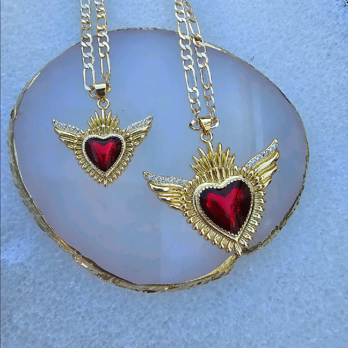 Corazon hermoso color rojo necklace