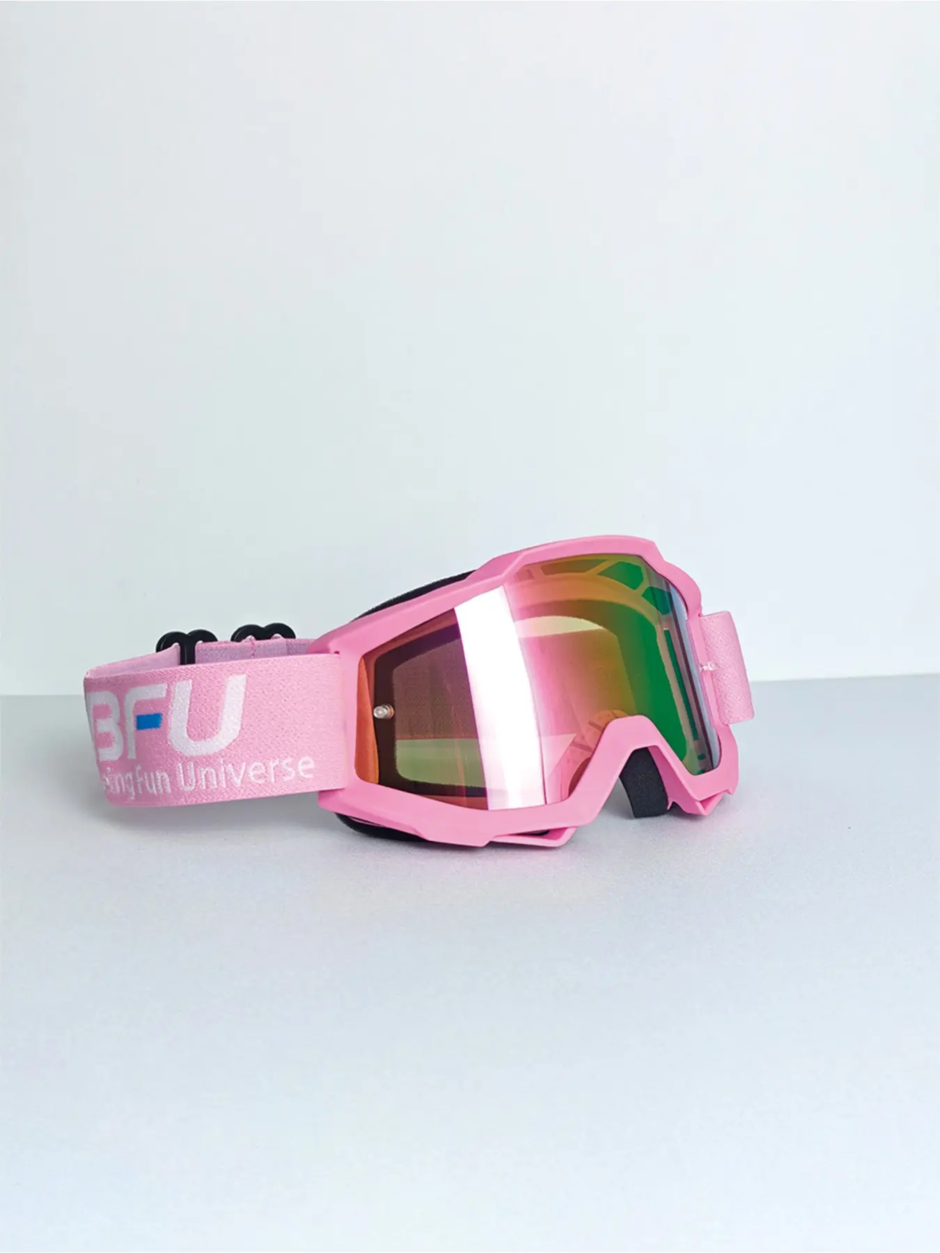 Ski goggles, Skiing Eyewear, for both men and women, outdoor off-road motorcycle climbing safety glasses, windproof, dustproof, sand proof goggles, adjustable anti slip TPU frame, comfortable fit design, durable lightweight