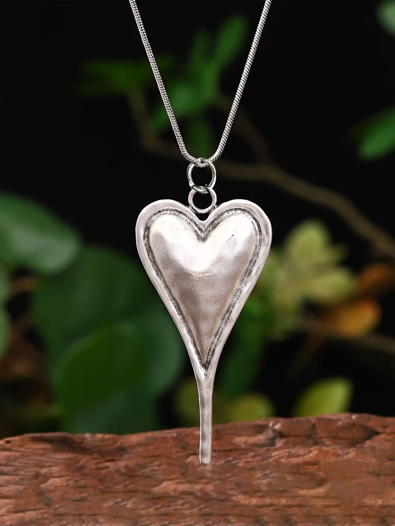 Bohemian Vintage Irregular Metal Heart Pendant Necklace for Men and Women, Retro, Simple, Casual, Versatile, Personalized Design Necklace, Boho Style Jewelry, Fashion Necklace