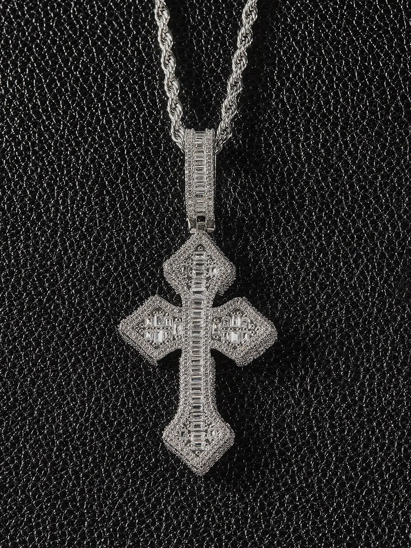 1PC ICED CHICS pointed cross pendant, made of copper inlaid zircon, hip-hop street style, Streetwear Jewelry, faith, a gift for friends, birthday present, Cross Pendant Jewelry, Zirconia Crucifix Pendant, Cross Design Pendant
