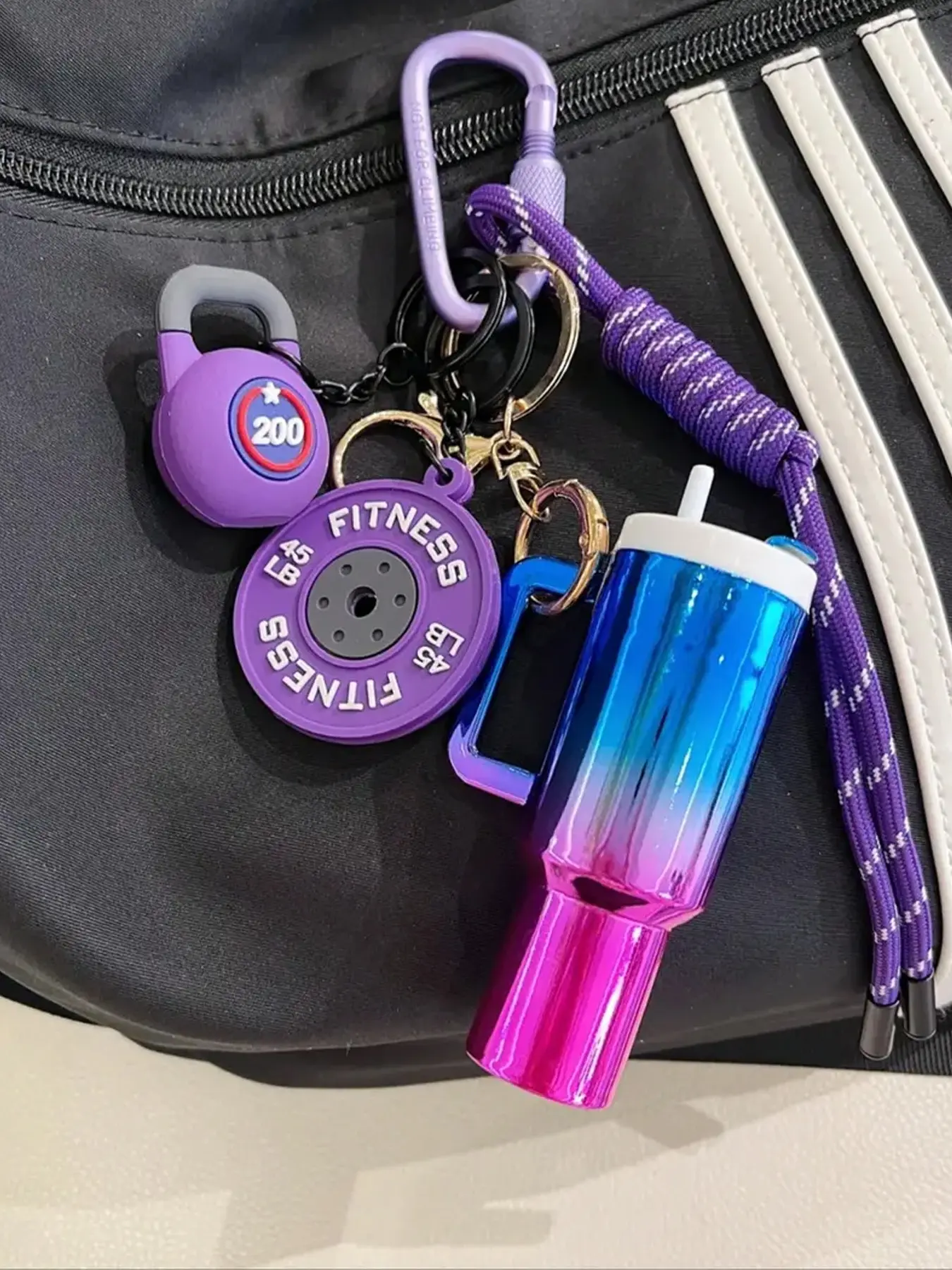 Colorful Ice Cup Fitness Dumbbell Keychain, Keychain For Bags, Sports Style Bag Charm ice cup shape with dumbbell pendants can be used as a car key accessory or bag decoration, suitable for fitness enthusiasts and office workers for daily styling