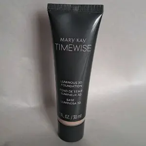 BEIGE C 110 LUMINOUS 3D FOUNDATION 1 OZ  NORMAL TO DRY SKIN