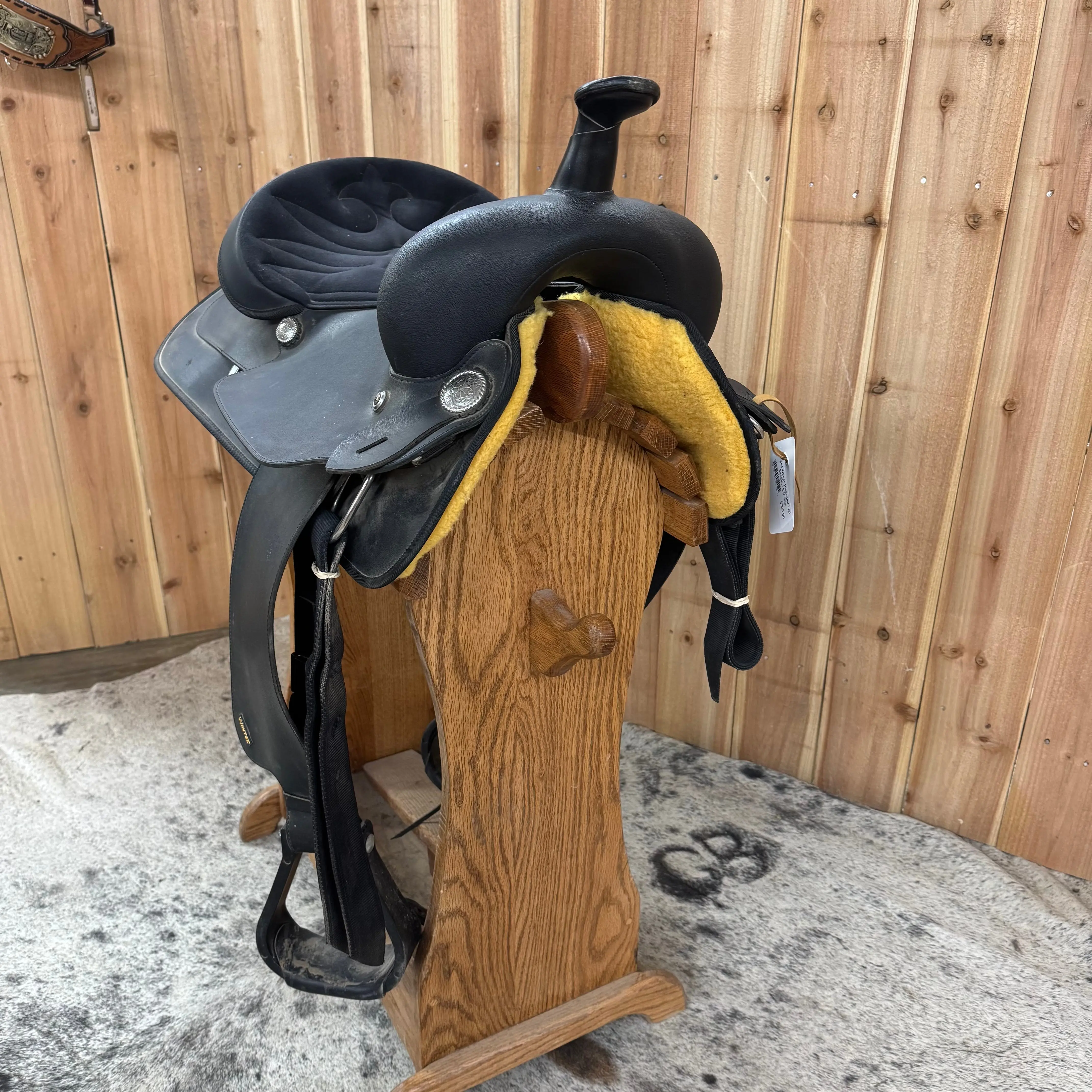 Used Wintec Pleasure/Trail Saddle, 15.5" Seat