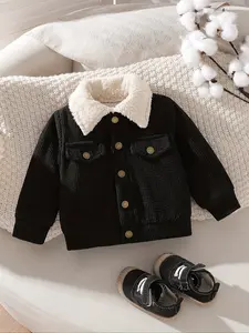 Black plush collar corduroy jacket for baby boys in winter, baby boys' clothing, baby boys' children's clothing, simple and trendy style, fur collar+metal button decoration, corduroy fabric is warm and firm, suitable for baby boys to go out in autumn