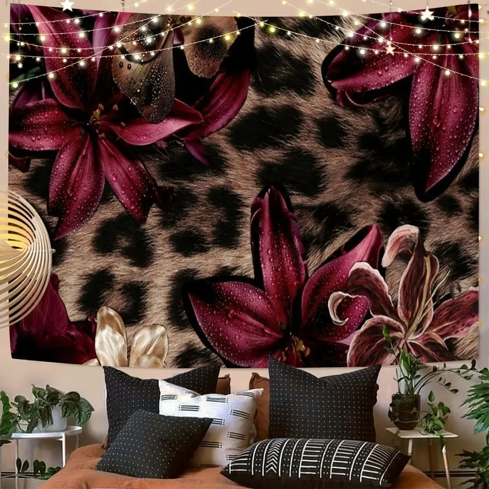 A leopard print lily pattern Decorative tapestry, with a horizontal design, made of 90gms polyester fabric. It is highly suitable for decoration in living rooms and bedrooms, as well as indoor wall art. Comes with installation package.