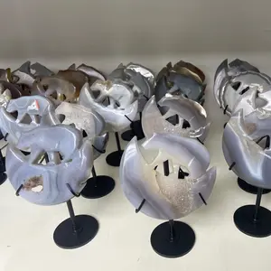 High-quality agate geode carving – Bear on the Moon