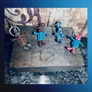 High-Quality Paracord Buddy Keychain in Various Colors and Designs