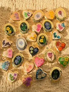 Vintage romantic elegant gold and silver heart-shaped dried flower openable photo box photo pendant necklace women girls gift Valentine's Day colorful heart-shaped pendant necklace eternal flower pendant necklace