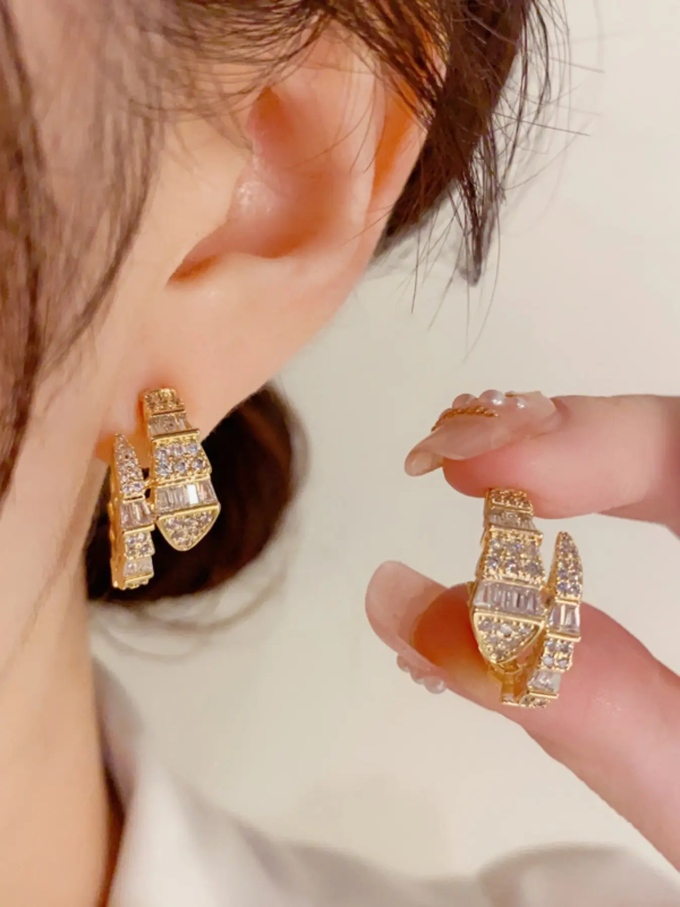Elegant Snake Shape Earrings, Rhinestone and Round Stone Design, Sparkling Ear Jewelry, Unique Style for Commuting and Dates, High-End Fashion Jewelry, Fashionable Earrings