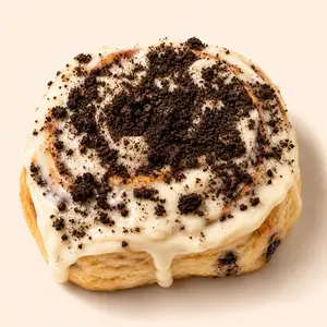 Cookies n Cream Cinnamon Bun (4)