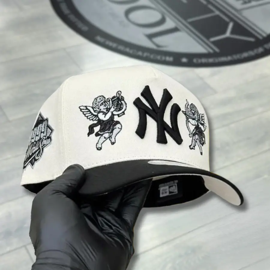 New Era 9FORTY New York Yankees Angel Embroidered Cap – White & Black MLB Baseball Hat with NY Logo Limited Edition & World Series Side Patch, moda urbana para hombres y mujeres, ideal para destacr tu estilo en TikTok