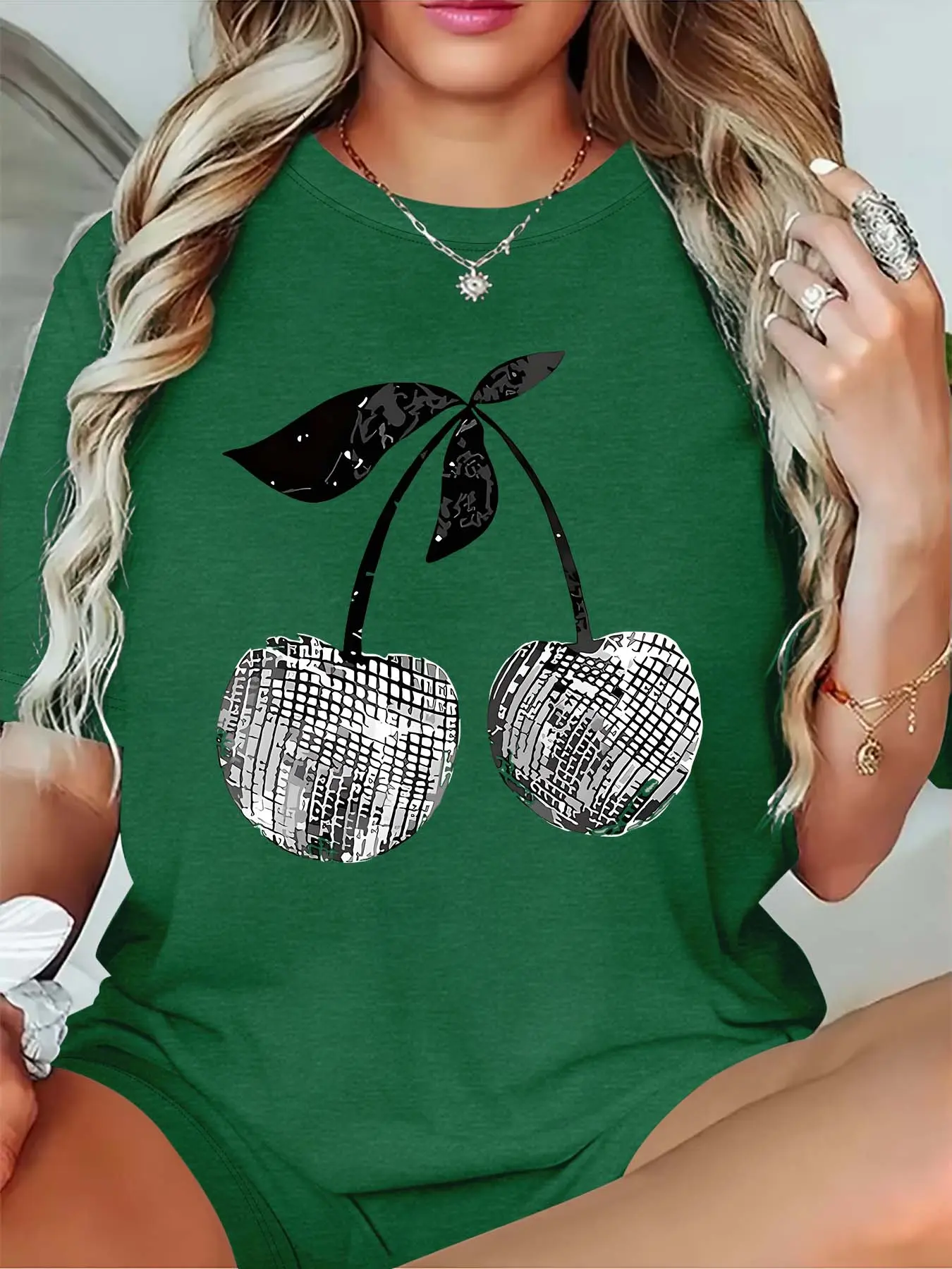 Plus size women's small cherry T-shirt, edge printing design, suitable for all seasons, comfortable medium-thick fabric.