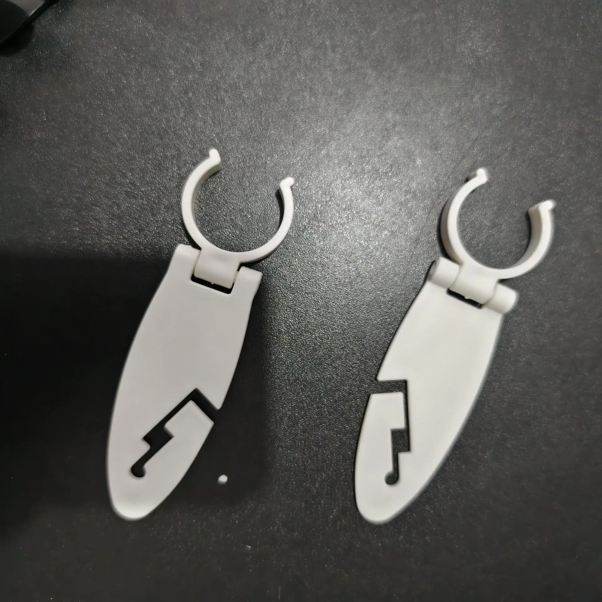 White pair of rope lasers