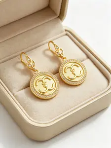 1 Pair Vintage Women's 18K Gold Plated Copper Double C Earrings, Sparkling Cubic Zirconia Inlaid Coin Dangle Earrings, Round Medallion Drop Earrings for Daily Wear