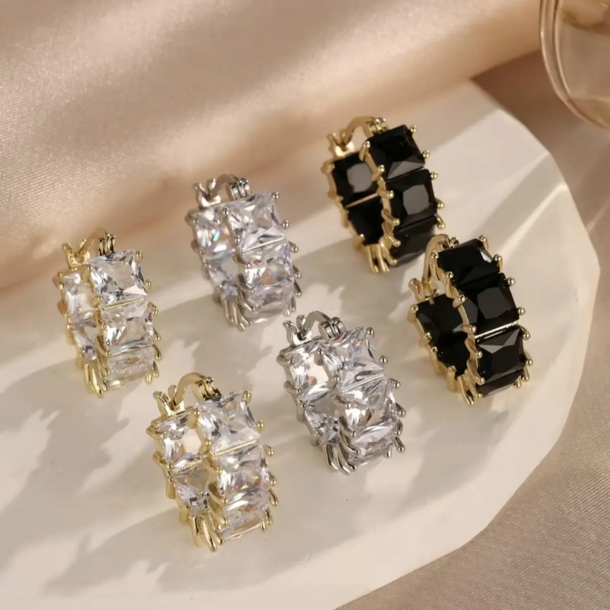 18K Gold Plated Square Cubic Zirconia Huggie Hoop Earrings Black Clear Crystal Geometric Small Hoop Ear Buckle Jewelry For Women Aesthetic Daily Party Accessories