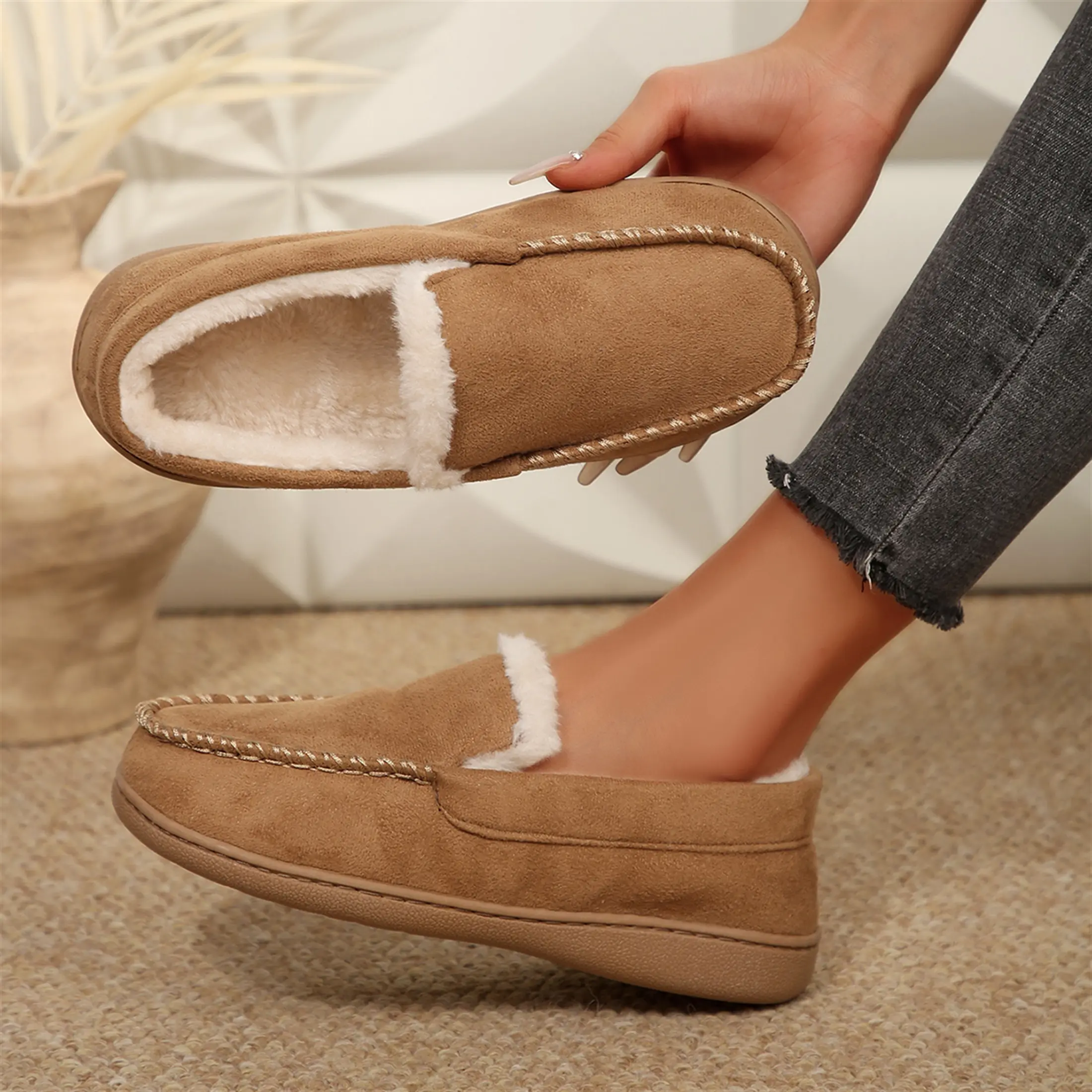 Women's Soft Slip - On Shoes Fleece Plush Lined Comfort Loafers for Daily Use Indoor Outdoor Slippers Winter Warm Mini Snow Boots Slip On Lightweight