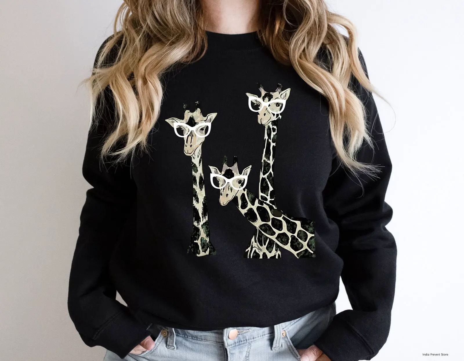 Safari Trip Sweatshirt, Aesthetic Giraffe Family T-Shirt For Women, Giraffe Graphic Hoodie, Safari Birthday Gift, Animal Lover Shirt, D8650