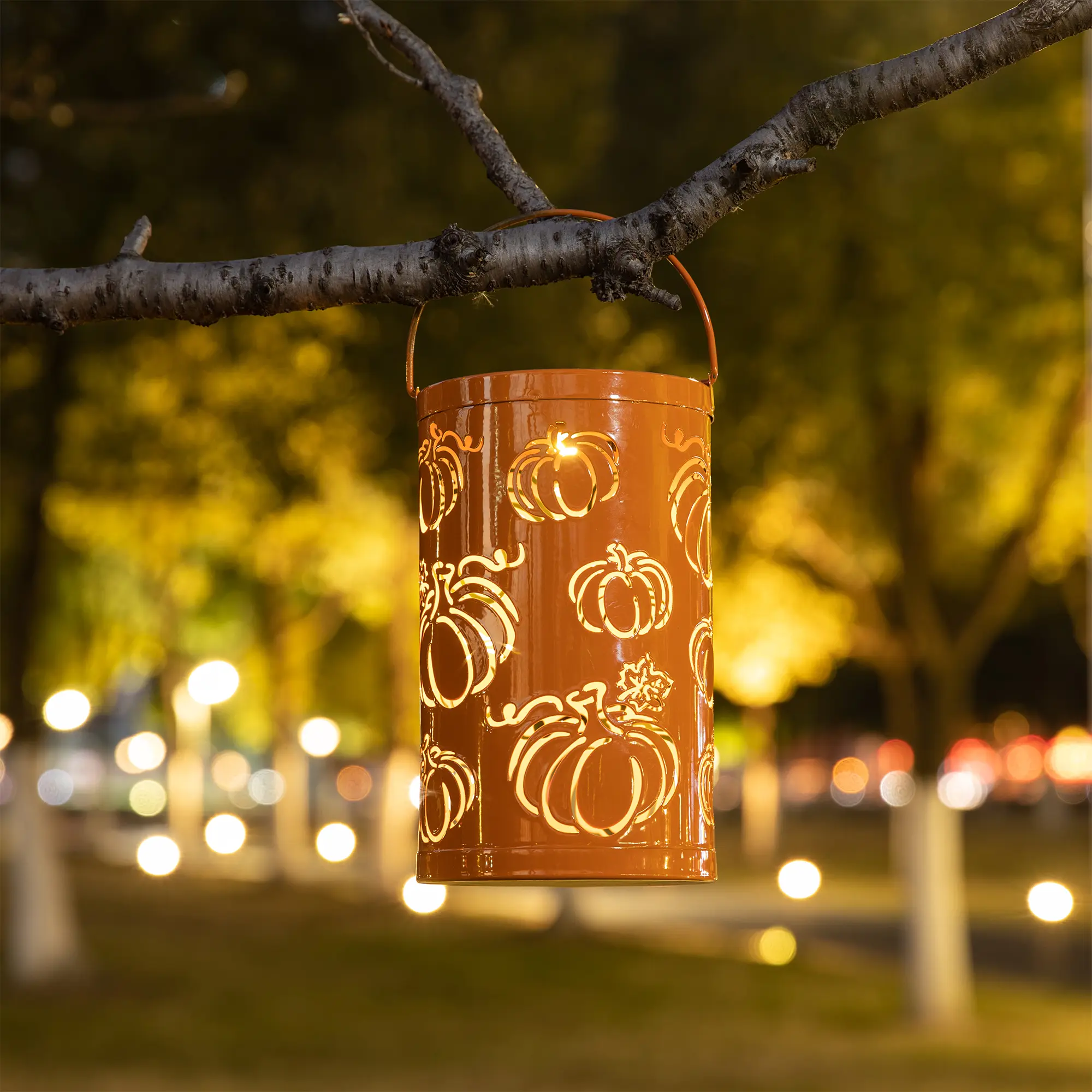Glitzhome 10.75"H Fall Metal Pumpkin Solar Powered LED Lantern