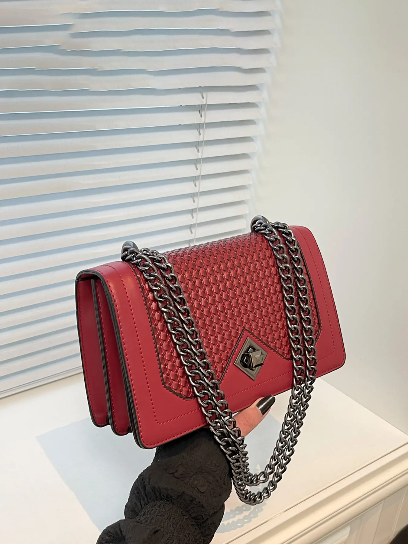 1pc Minimalist retro chain strap design perfect for daily commuting, shopping, dates, or gifting, Shoulder Bag essential for fall/winter, Vintage Shoulder Bag, Fashionable crossbody bag, Casual crossbody