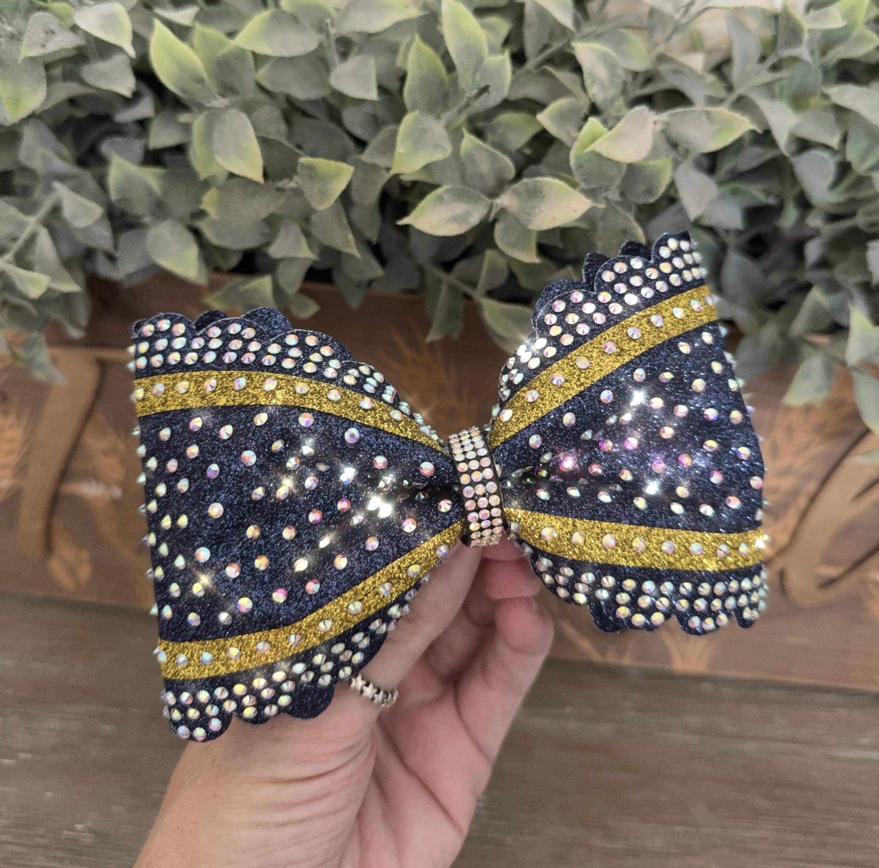 Scallop Edge Tailless Cheer Bow with Accent Stripes and Rhinestones