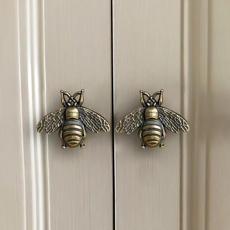 Vintage Bee Design Antique Look Cabinet Knobs, Zinc Alloy Durable Drawer Pulls, Retro Honeycomb Style Bee Motif Strip Hardware for Home Decor and Kitchen Cupboard, Easy Installation, Coordinated Look