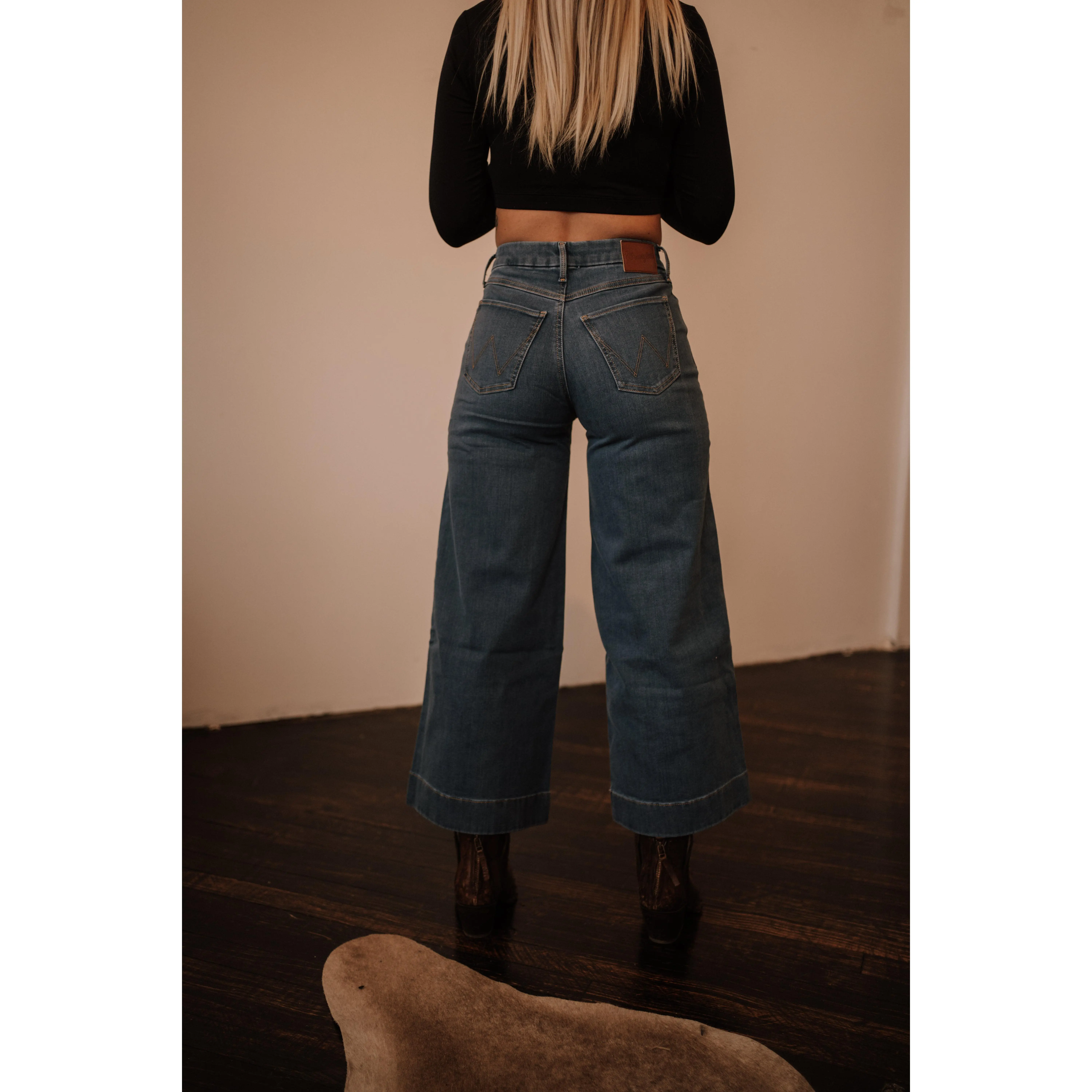 Wrangler Women's Bespoke June High Rise Wide Leg Jeans in an Extra Stretch Cotton Polyester Blend, Cropped, Pants