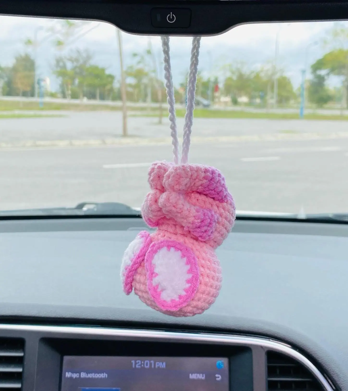 Handmade Crochet Baby Shoe Keychain – Cute Car Mirror Charm – Soft Yarn Decoration for Car or Bag