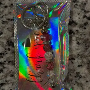 Vintage Bloom Keychain with Holographic Packaging and Beaded Design for Stylish Accessory