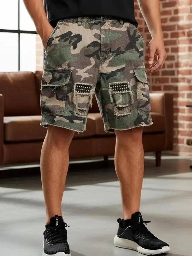 Men’s trendy camouflage cargo shorts made of pure cotton, mid-length with a half elastic waistband and straight cut; heavily crafted design with large pockets. Summer casual style with multiple pockets and practical storage, loose fit for breathability an