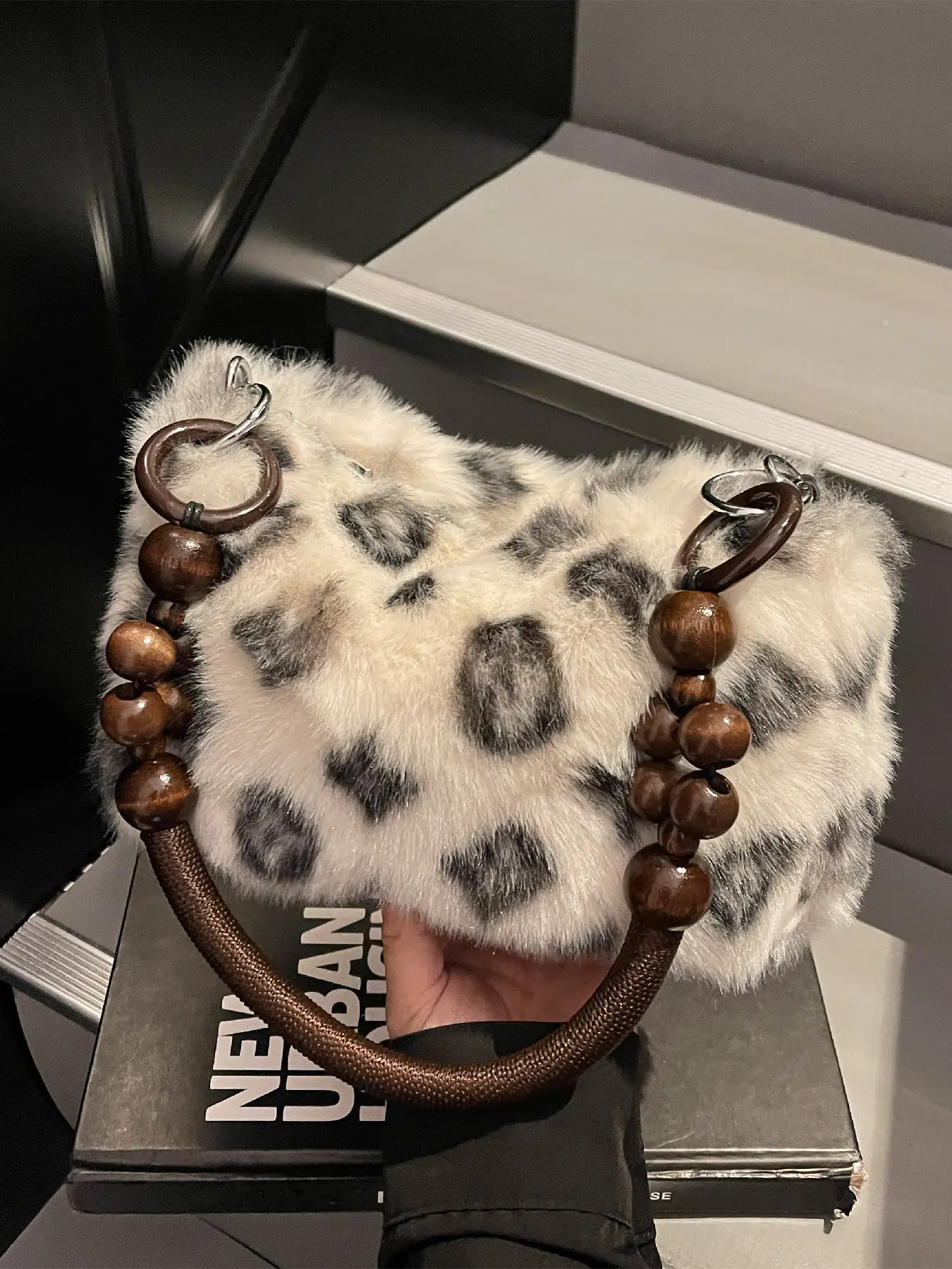 Autumn and winter casual high-end fluffy random pattern Chic Handbag shoulder bag, women's fashionable daily easy-to-match underarm bag