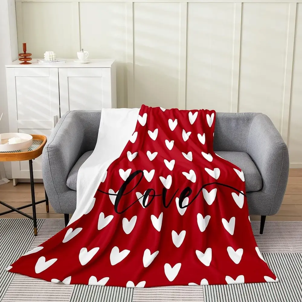 Love Heart Throw Blanket Throw Girls Red and White Fleece Blanket for Bed Couch Valentine's Day Women Kawaii Heart Pattern Flannel Blanket Cute Love Geometric Fuzzy Blanket Soft Warm Plush Blanket