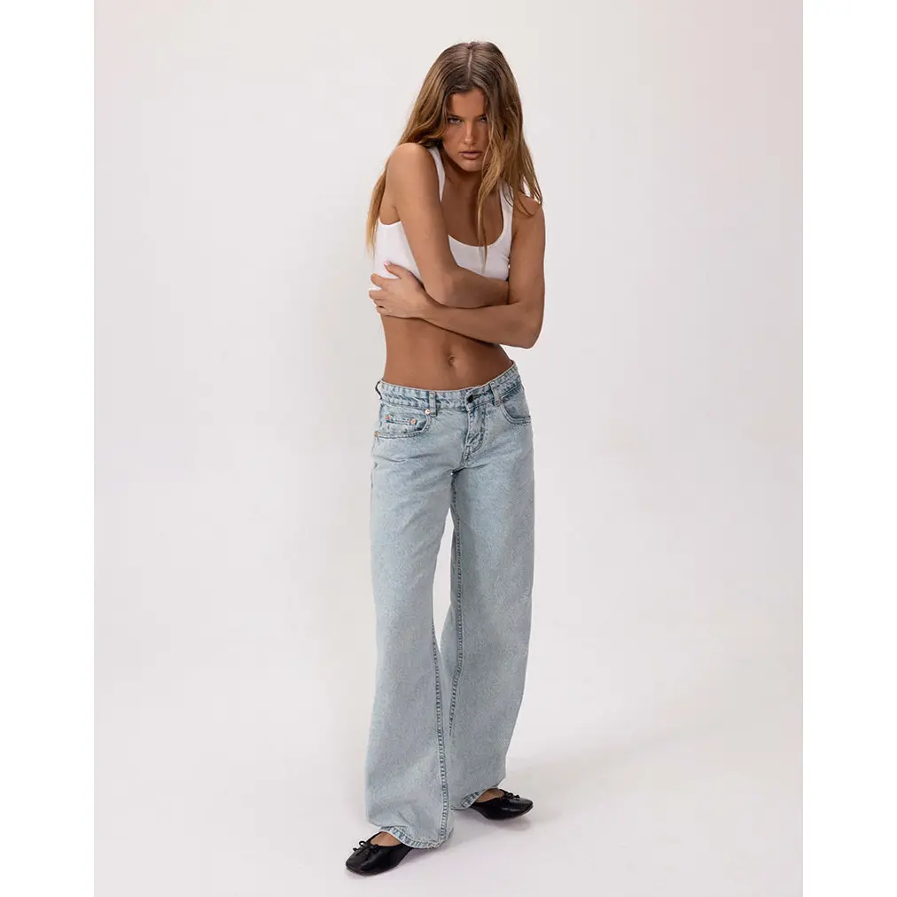 MOTEL Low Rise Parallel Jeans in 80s Light Blue Wash