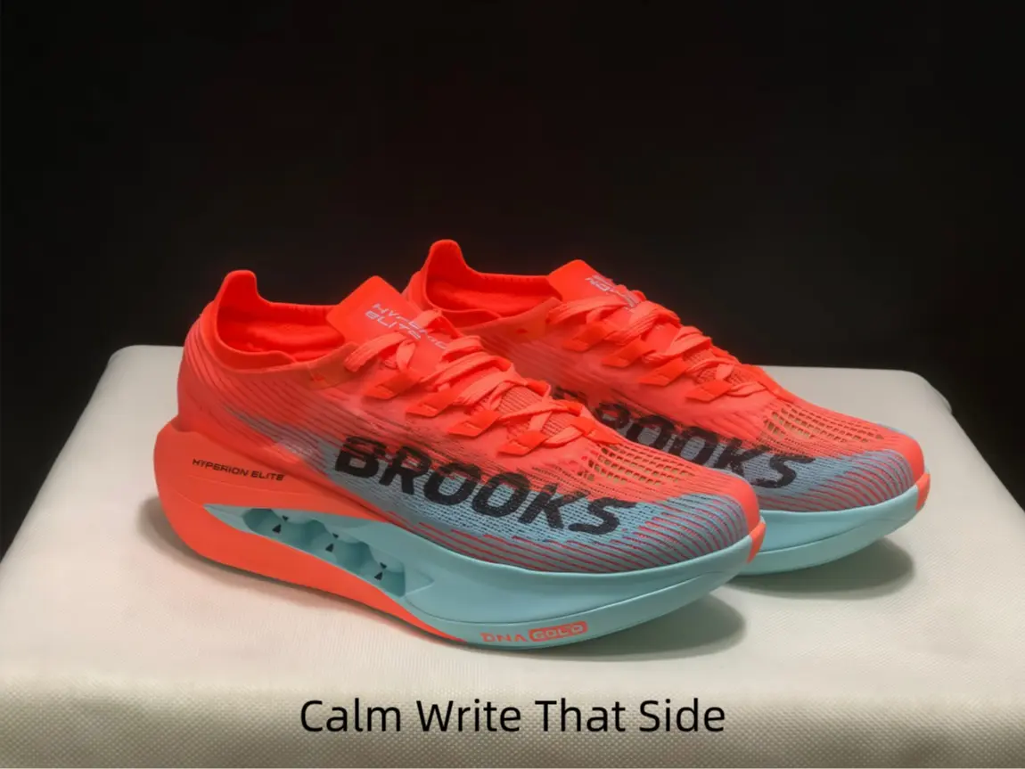 Coral Aqua Dual-Tone Marathon Racing Footwear, High-Ventilation Lightweight Mesh, Built-In Carbon Propulsion Plate for Long-Distance Speed Training