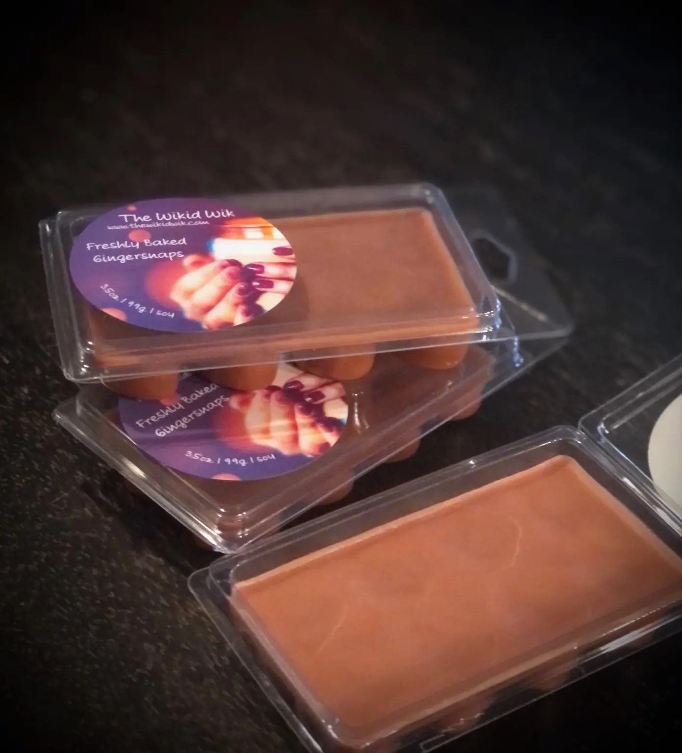 Freshly Baked Gingersnaps - Wax Melts...Warm, cozy, and nostalgic — like a tray of gingersnap cookies fresh from the oven.