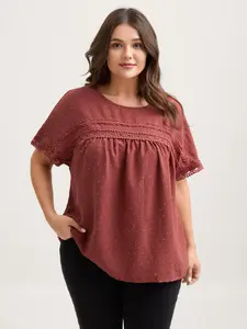 【Summer Turn-Up】【Essential】BlOOMCHIC Plus Size Rust Textured Lace Trim Solid Blouse - Short Sleeve Round Neck Fitted Casual Top for Women Shirts Womenswear [M-6X] 2026 Summer Pick for Mother's Day