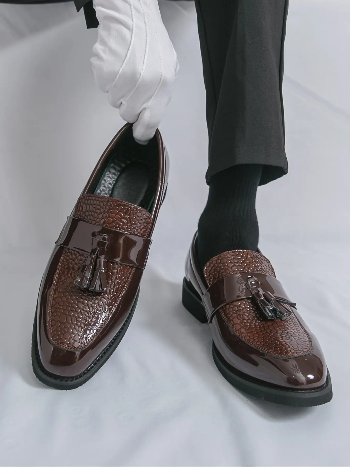 Men's Pointed Toe Leather Shoes, British Style Glossy Finish, Formal Dress Shoes, Business Casual Fashion Sneakers, Perfect for Office, Shows, Parties, Weddings, Closed