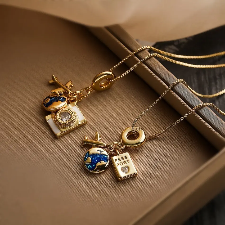 Gold-Plated Camera Pendant Necklace for Women, Minimalist Chic Clavicle Chain with Sparkling Zircon Stones, Unique Niche Fashion Jewelry for Gifting, Female, Daily Wear, Niche Pendant, Camera Motif, Stainless Steel, Stainless Steel Jewelry