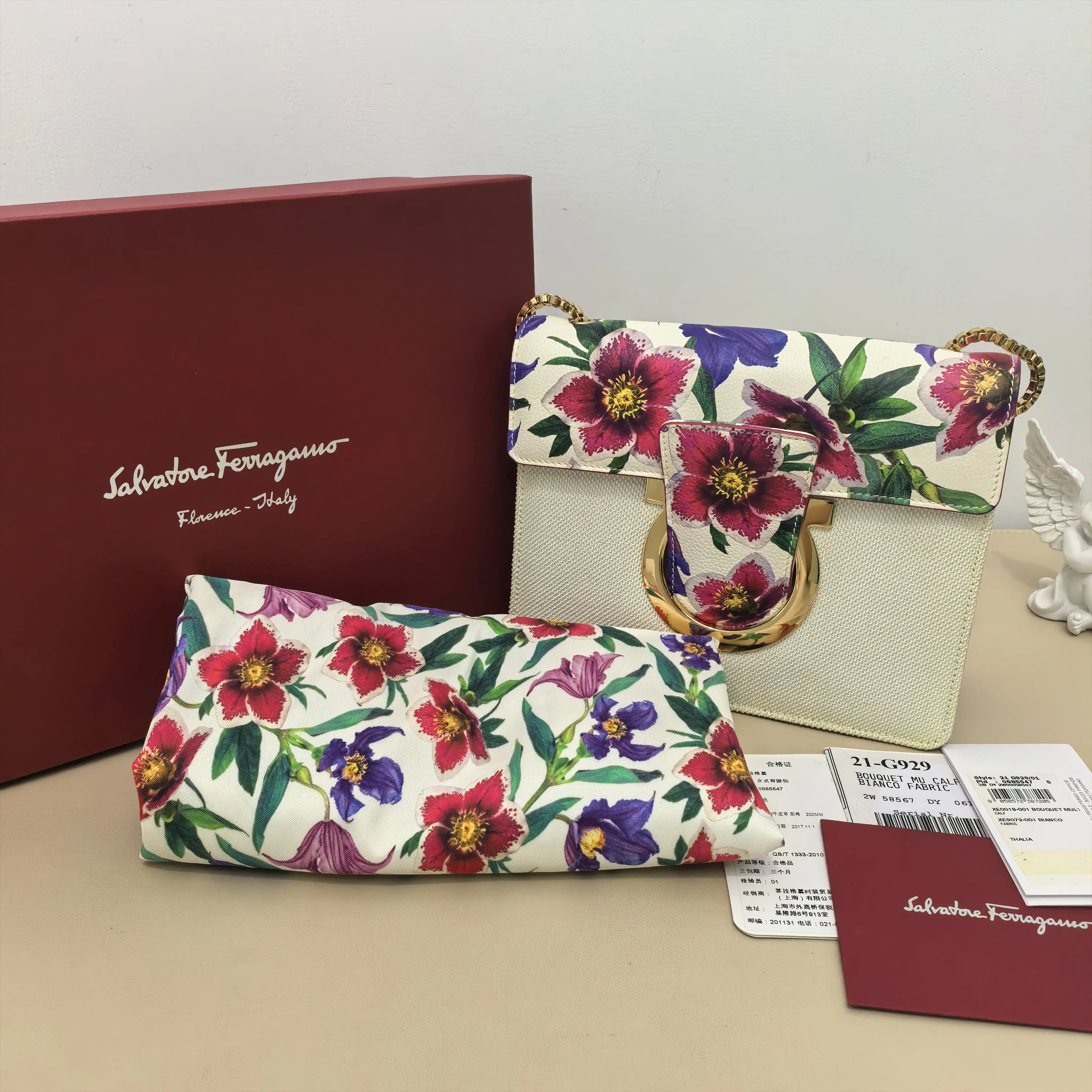 Pre-owned SALVATORE FERRAGAMO Linen Fabric Crossbody Bags Thalia Floral Print Fabric & Calfskin Gancini Chain Crossbody Bag B8072310