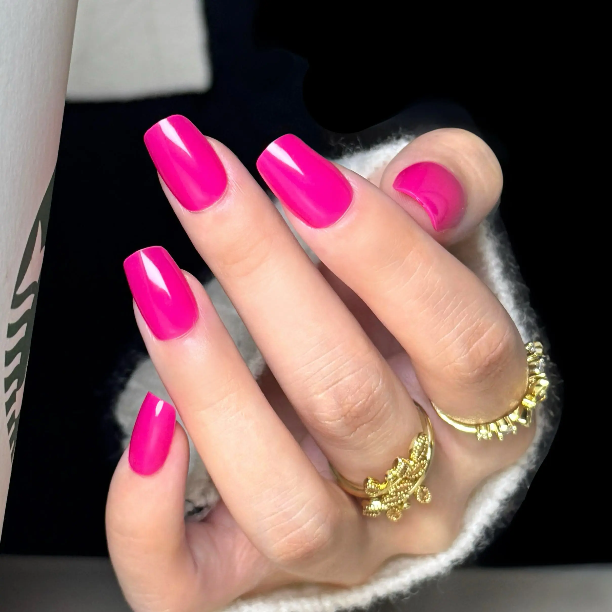 30pcs Hot Pink Press On Nails, Short Squoval Kit with Glossy Finish for DIY Fashion Manicures, Includes Glue Tabs, Women's Fashion, Everyday Wear, Diy Apply