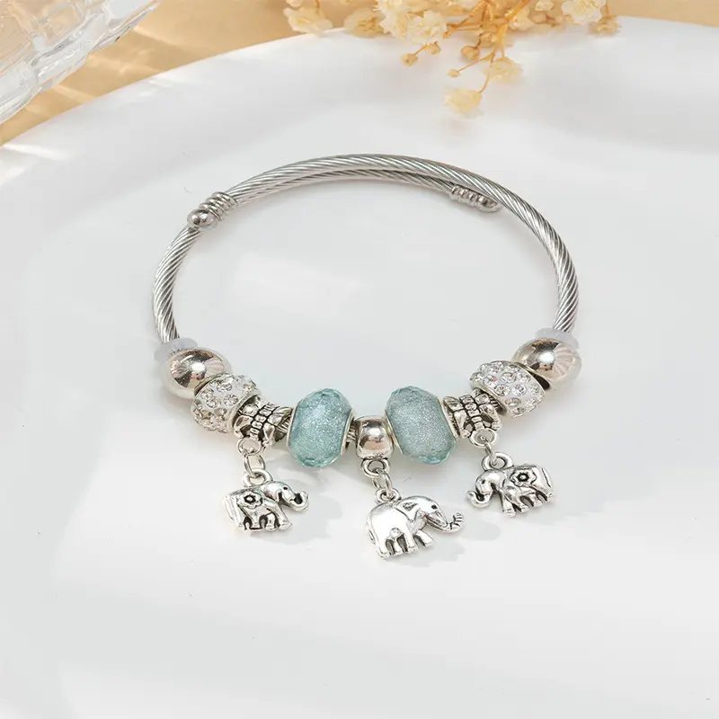 13 # YCB017 3 Three Elephant Pendant Lig