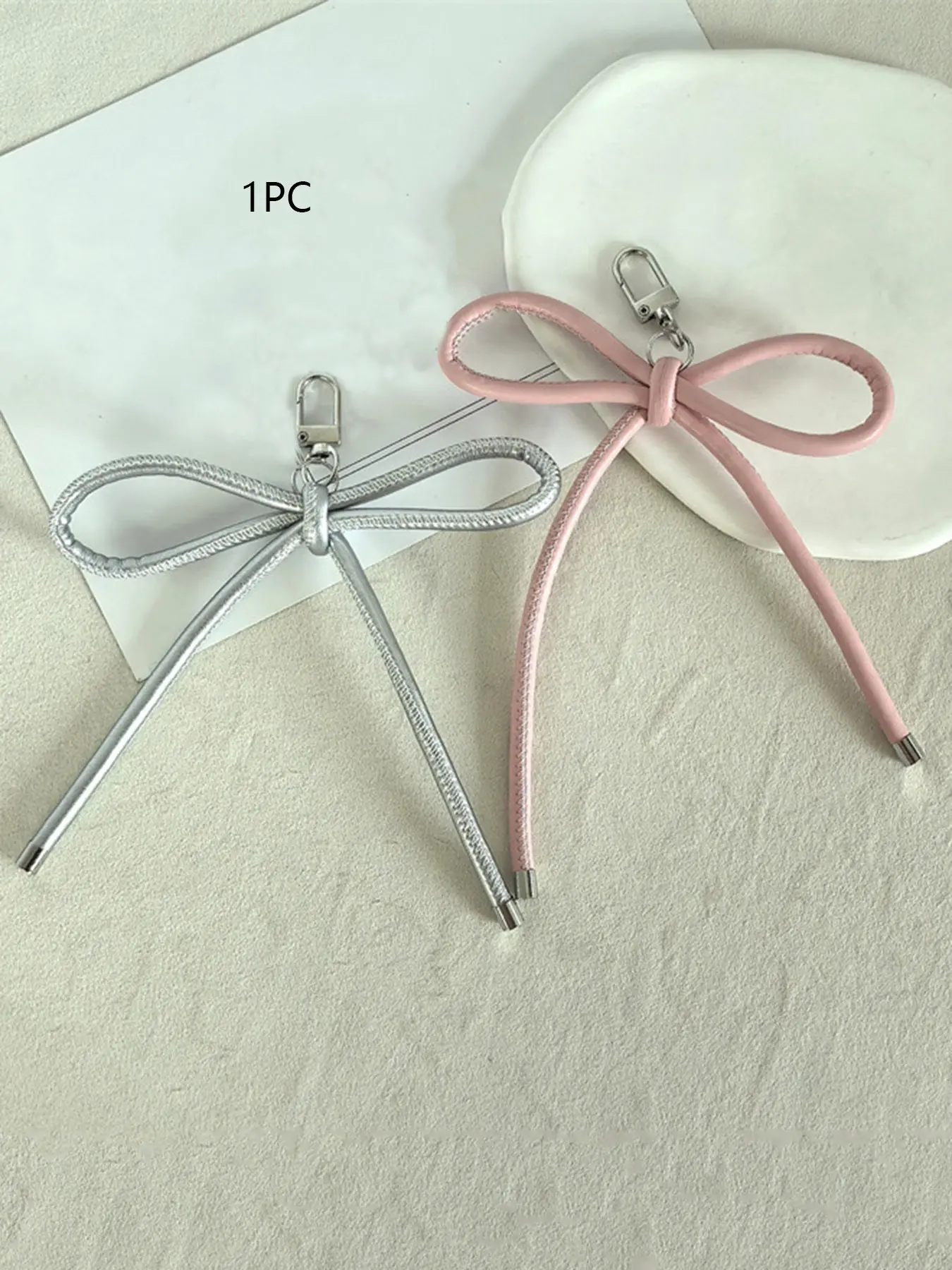Minimalist fashion sweet bow pendant, niche metal buckle decorative pendant light luxury casual versatile bag decorative key chain, classic versatile senior bag accessories, suitable for daily travel and so on, Bag Charm