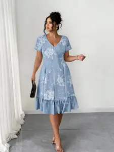 Plus Size V Neck Embroidered Ruffle Dress, Casual Dress, Summer Fresh Blue Floral Waist Cinching Slimming Short Skirt, a Line Mini Dress Womenswear Lady Elegance