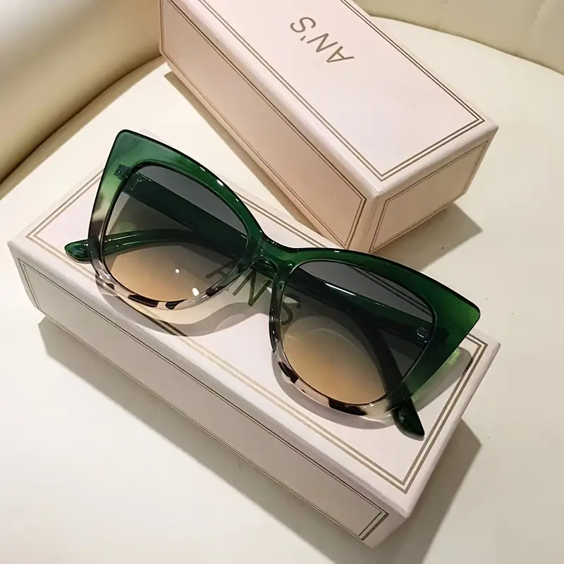 1 Pair of Women's Cat Eye Gradient Glasses, simple design, suitable for comedy party and daily wear, enhance fashion charm and eye protection.