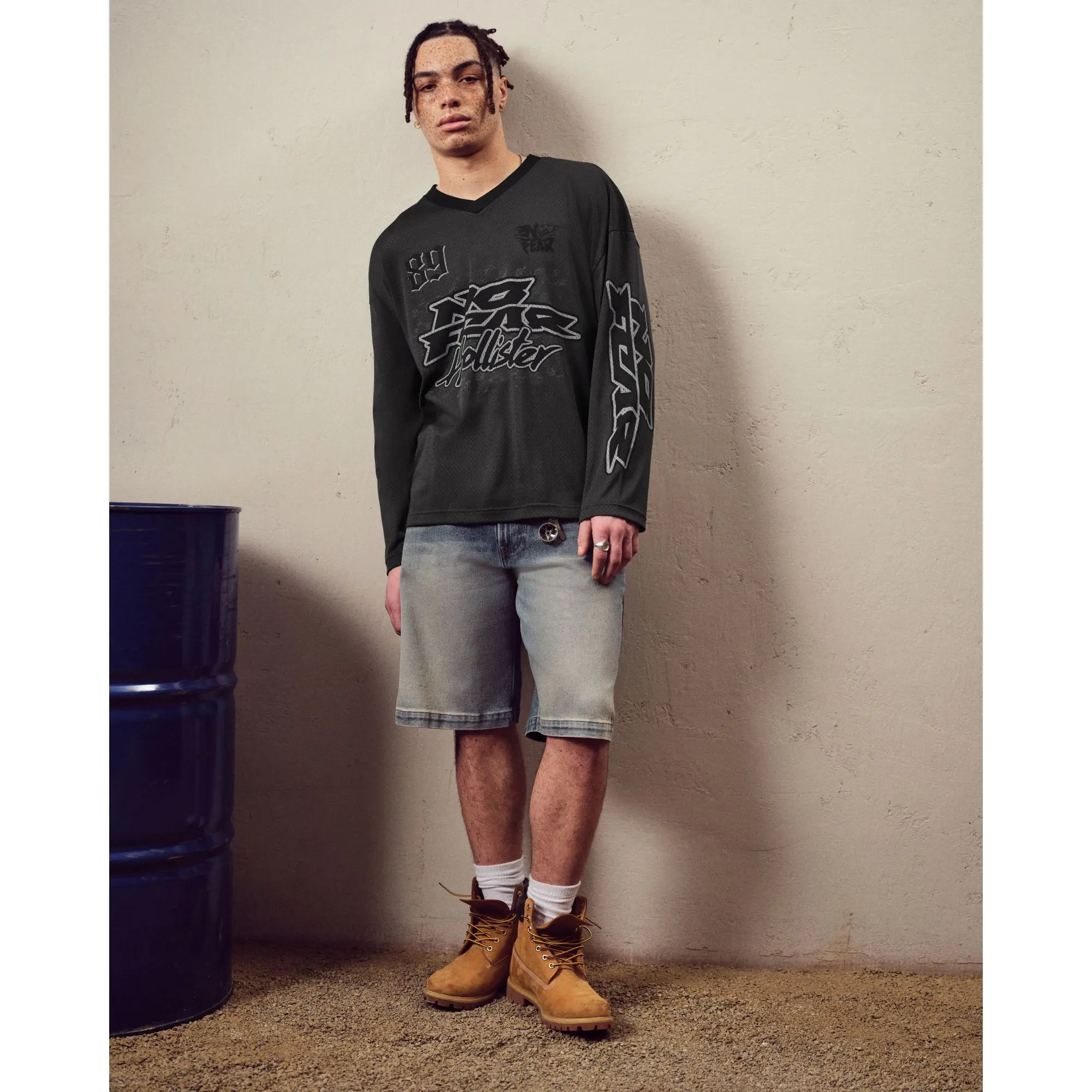 Hollister Low-Rise Medium Wash Baggy Jean Shorts