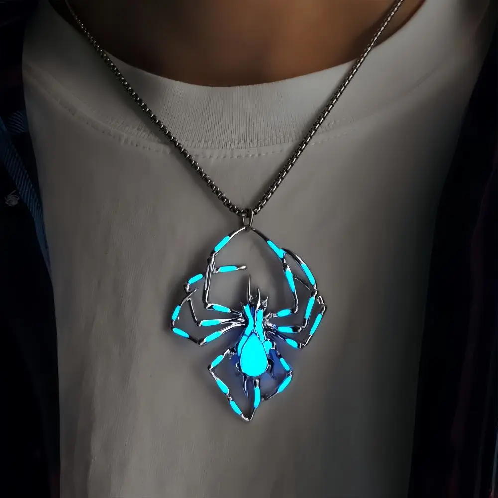 Glow‑in‑the‑Dark Spider Necklace for Men Women, Gothic Hollow Spider Pendant, Luminous Halloween Jewelry, Silver‑Tone Chain Punk Cosplay Necklace Gift for Halloween Party
