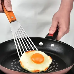 1pc Stainless Steel Steak Spatula for Pan-frying Fish Drain Shovel for Egg Steak Fish Slice, Non-slip Frying Spatula, Leaky Shovel, Cookware, Kitchen Supplies, Wooden Cooking Tools