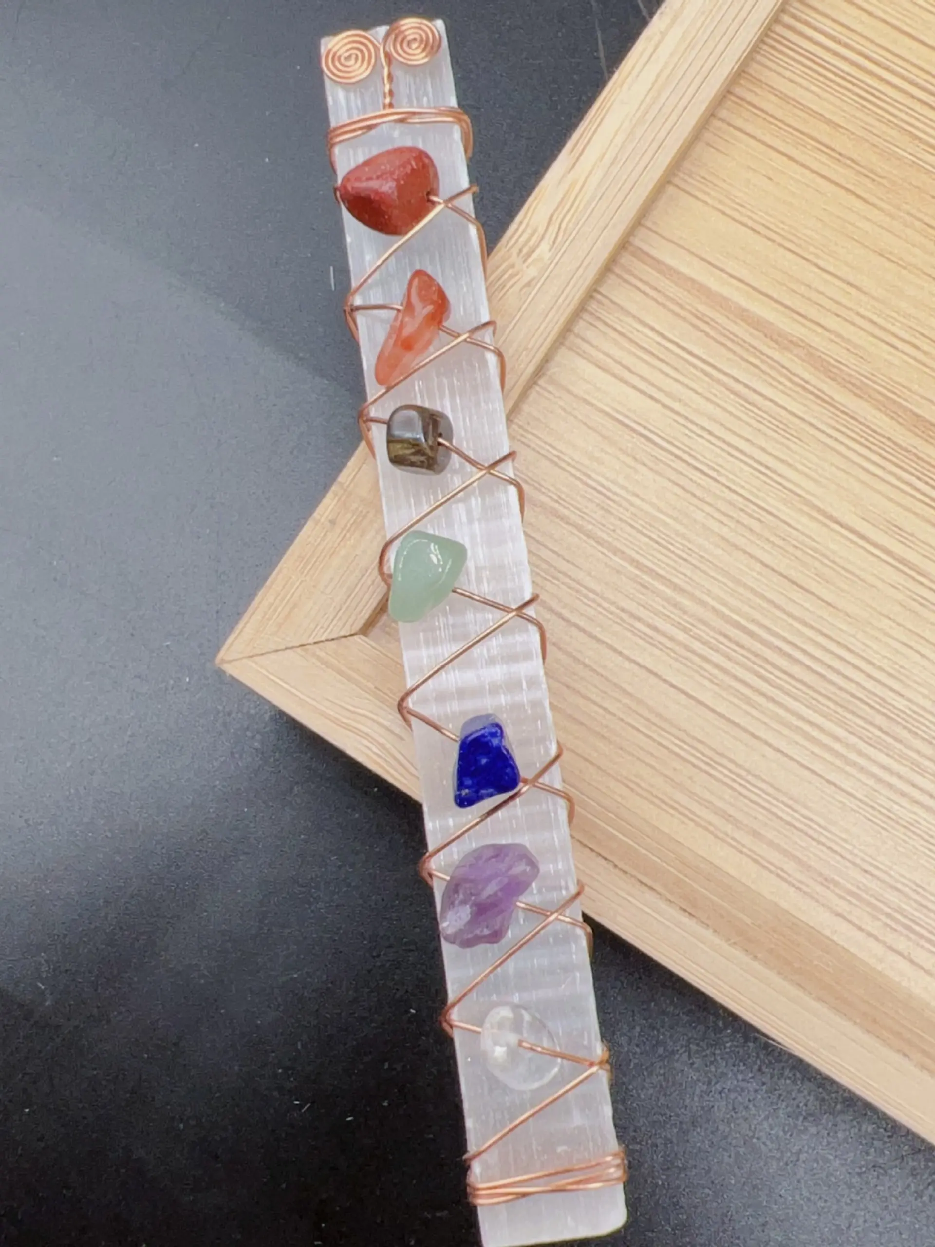 7 Chakra Natural Stone Wand for Meditation, Healing Crystal Roller Stick for Charging and Cleansing, Perfect Yoga Decoration Gift, Chakra Healing Crystals, Chakra Healing Stones
