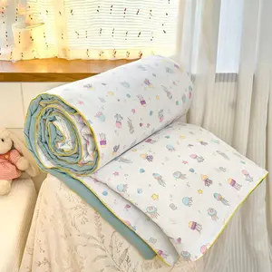 Colorful Jellyfish-Print Summer Light Quilt: Lightweight Quilts, An ultra-soft, skin-friendly air-conditioning quilt and summer cooling blanket, perfect for use in summer bedrooms, offices, on beds, in living rooms, and for home relaxation