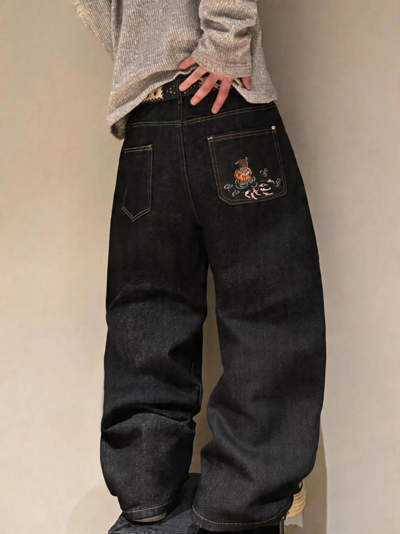 Street Style Streetwear Menswear Koi Embroidered Pocket Wide-Leg Denim Western Jeans for Men, Stylish Denim Jeans, Casual Loose-Fitting Straight Jeans for All Seasons, Gift for Boyfriend, Husband, Friends