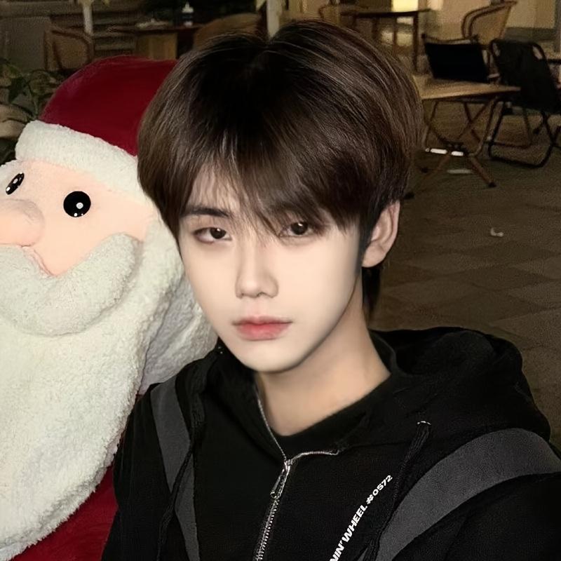 Men'S Wigs with Side Bangs That Can Be Straight Or Slanted, Short Hair, Made from High-Temperature Fiber, And Designed for Everyday Wear with a Look